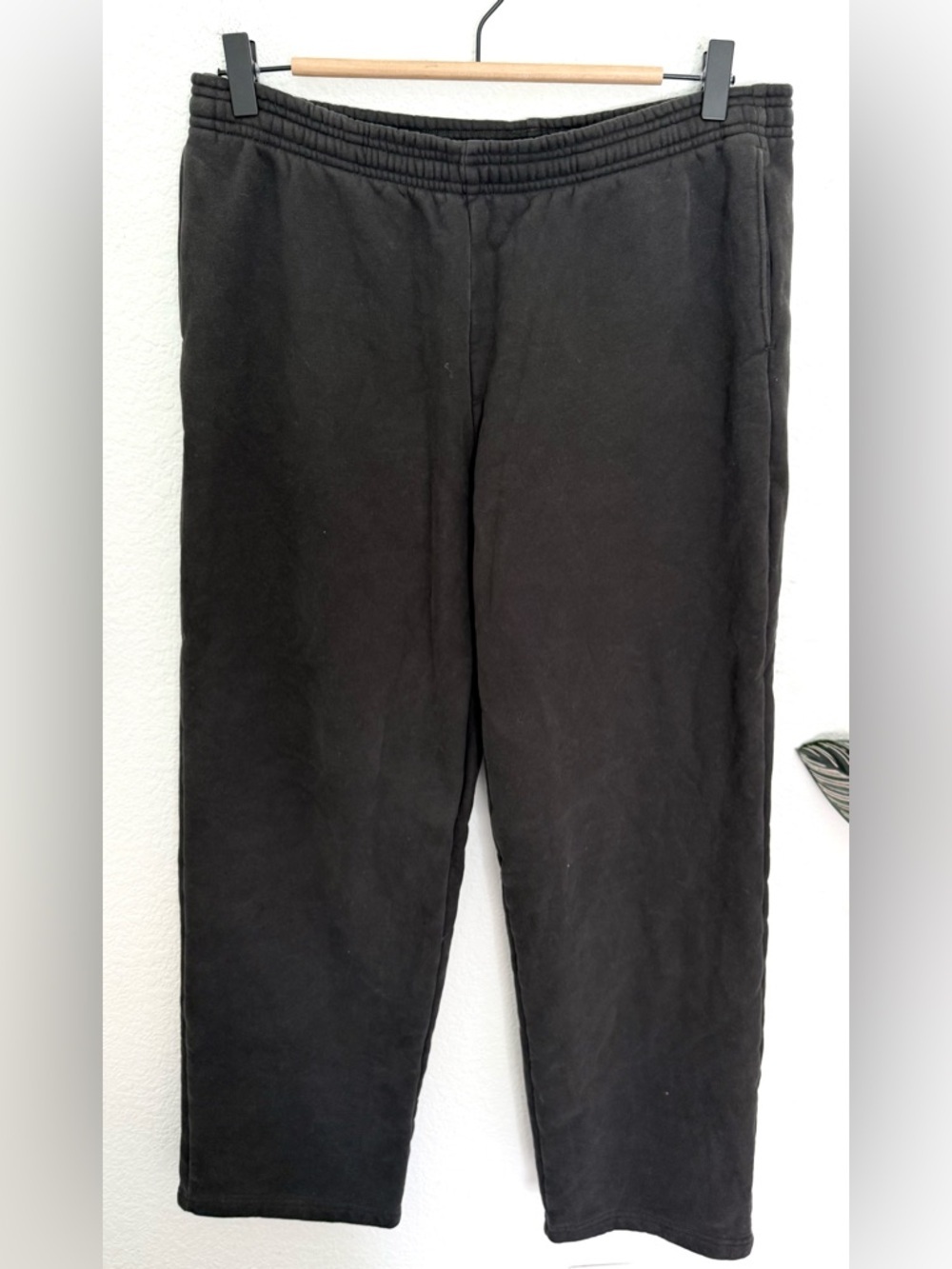 Vuori Fleece Grey Wide Leg Sweatpants Joggers Size Medium  Athleisure